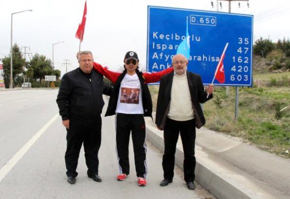 Uygur Türk'ü Osman Turan, Doğu Türkistan için yürüyor