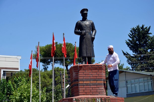 "Atatürk'e saldırı bir provokasyon            değildir"