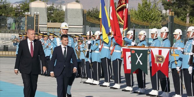 Erdoğan, Zelenskiy'i resmi törenle karşıladı