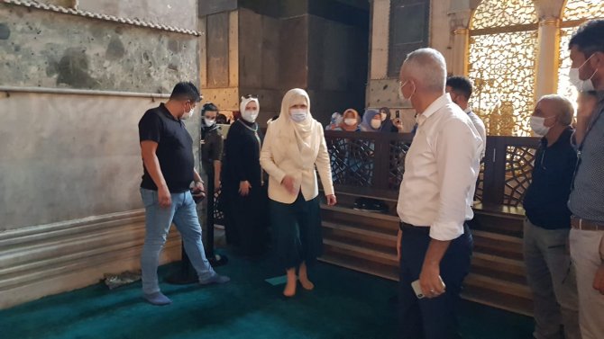 Meral Akşener Ayasofya'da Alparslan'a, Fatih'e ve Atatürk'e dua etti