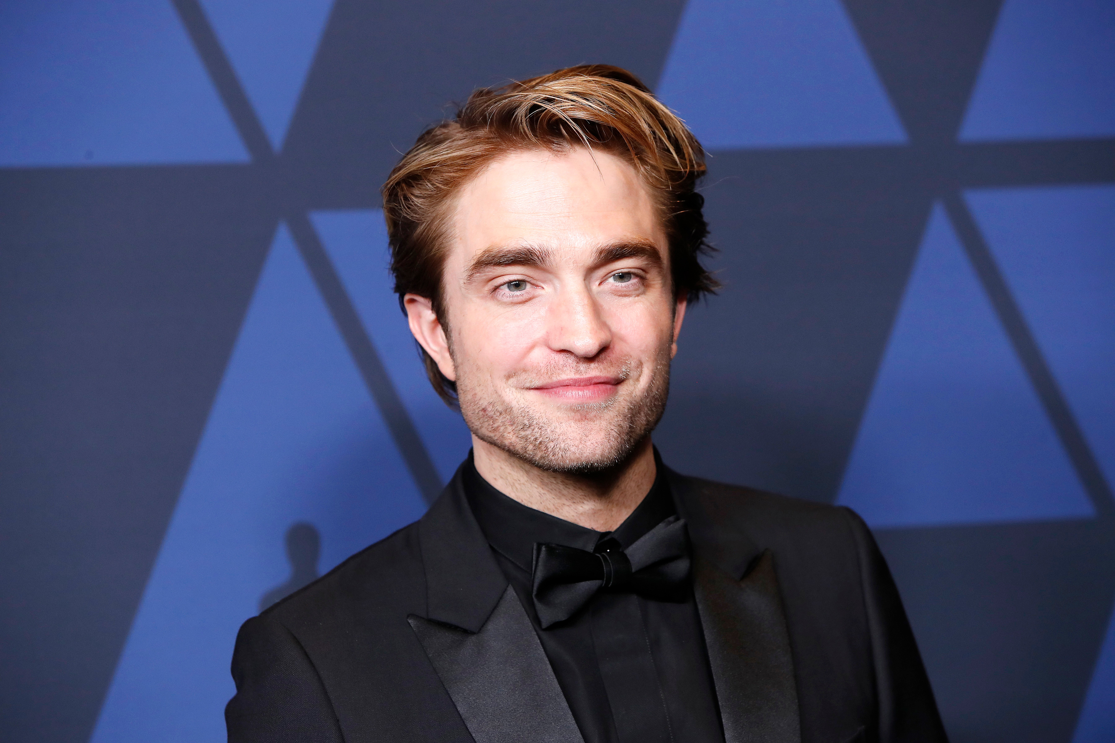 Robert Pattinson kimdir? Robert Pattinson Nerede doğdu? Robert Pattinson ne  zaman modellik yapmaya başladı? Robert Pattinson hangi filmlerde oynadı?